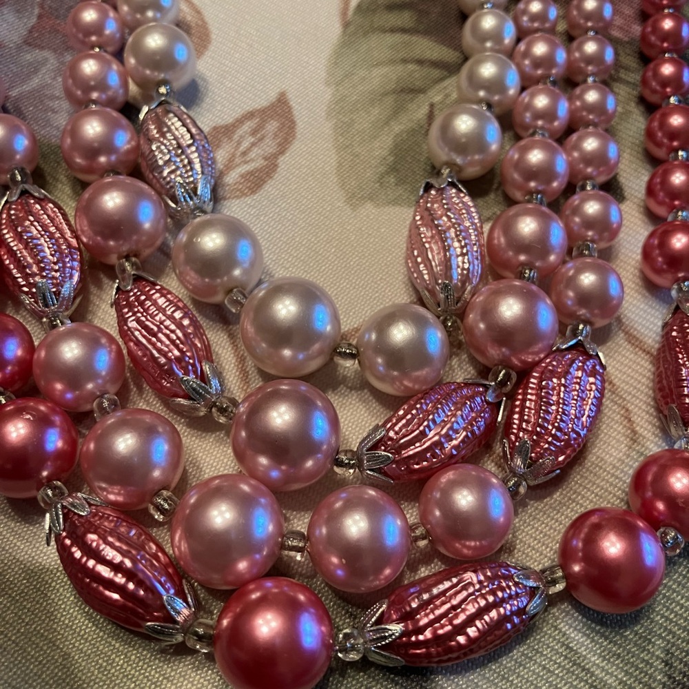 JAPAN SIGNED FOUR STRAND OF GORGEOUS FAUX PEARLS PINK BEADS AND BEAD CAPS - Picture 8 of 17